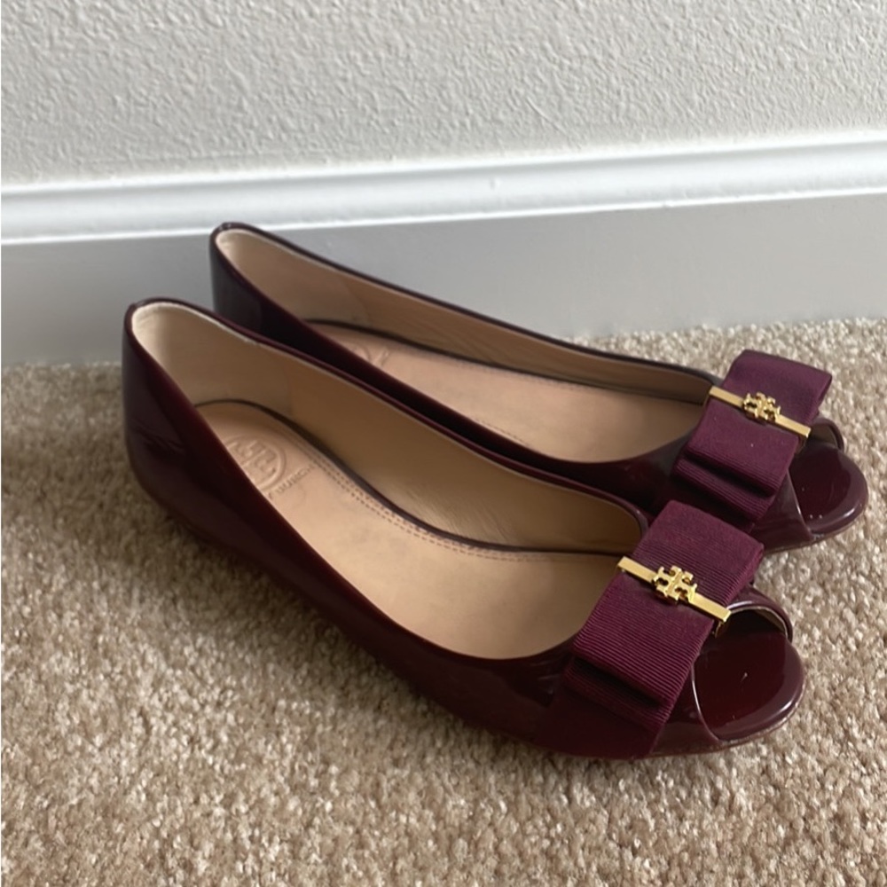 Tory Burch womens size 5 maroon purple/red flats with gold details